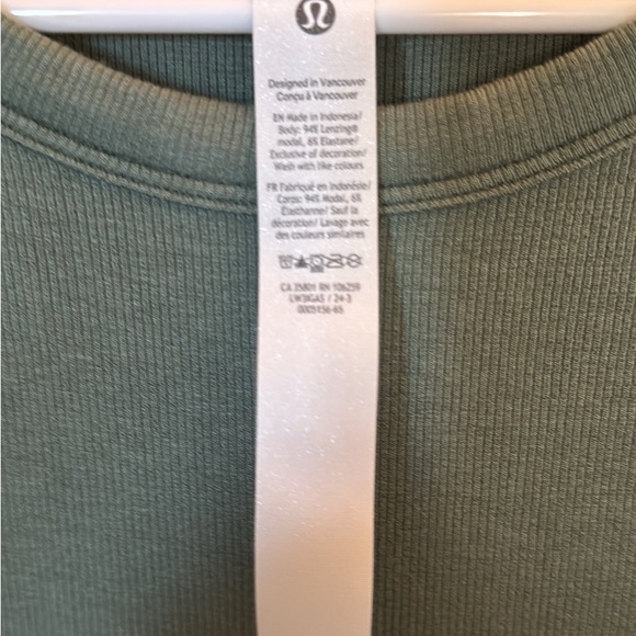 Lululemon hold tight straight hem cropped t-shirt. NWOT. Never worn. Super soft - Picture 2 of 3
